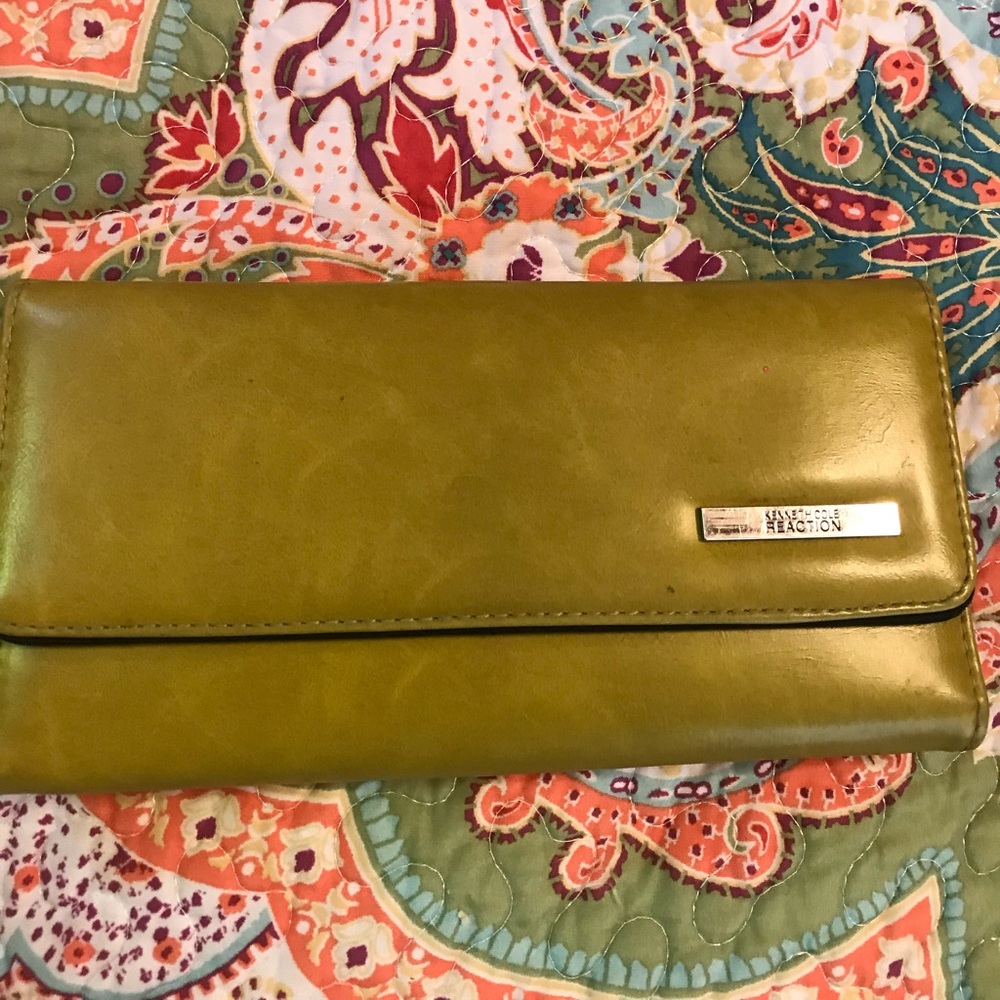 Kenneth Cole reaction green wallet